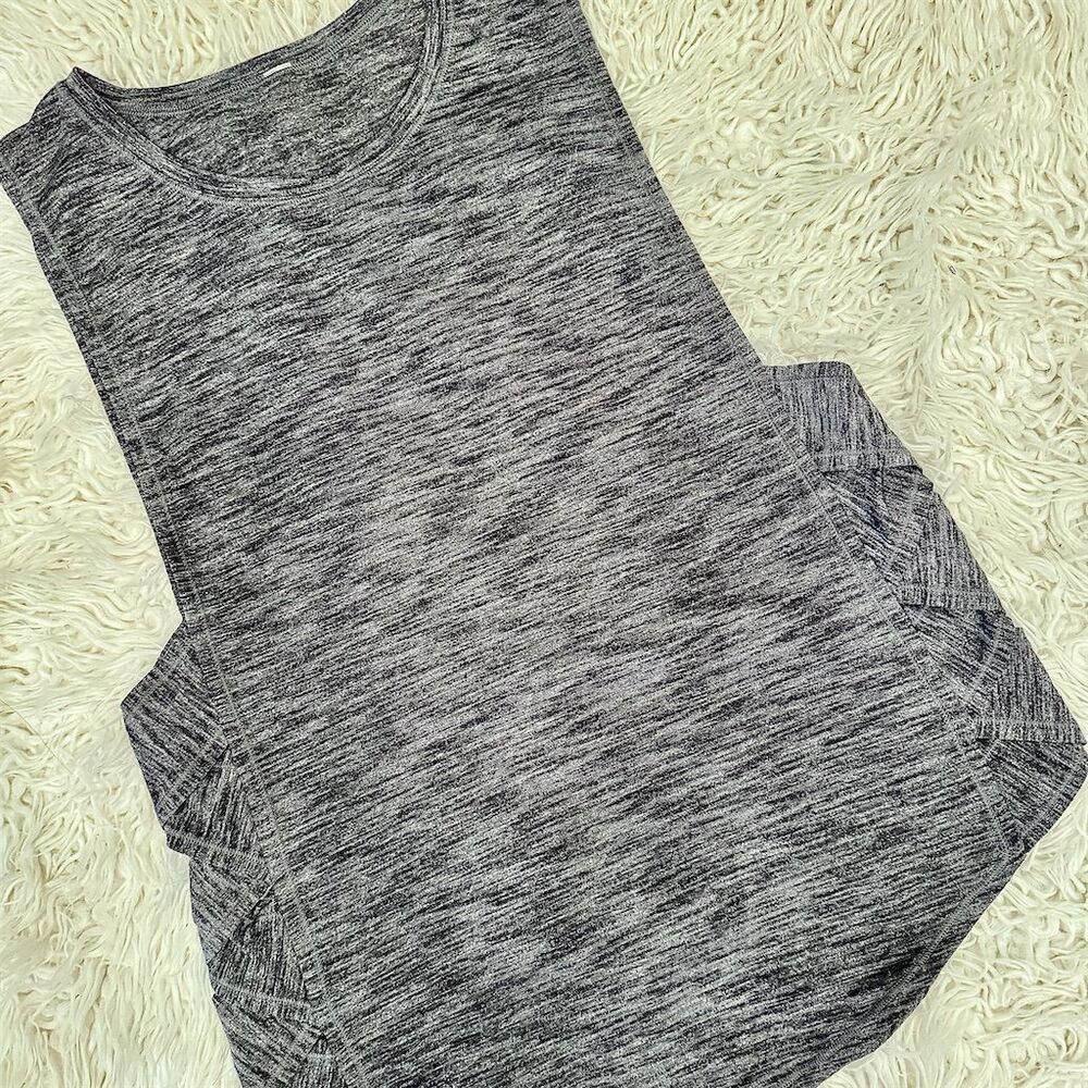 Lululemon Women's Gray Sleeveless Tank Top Size 6  8  Yoga Running
